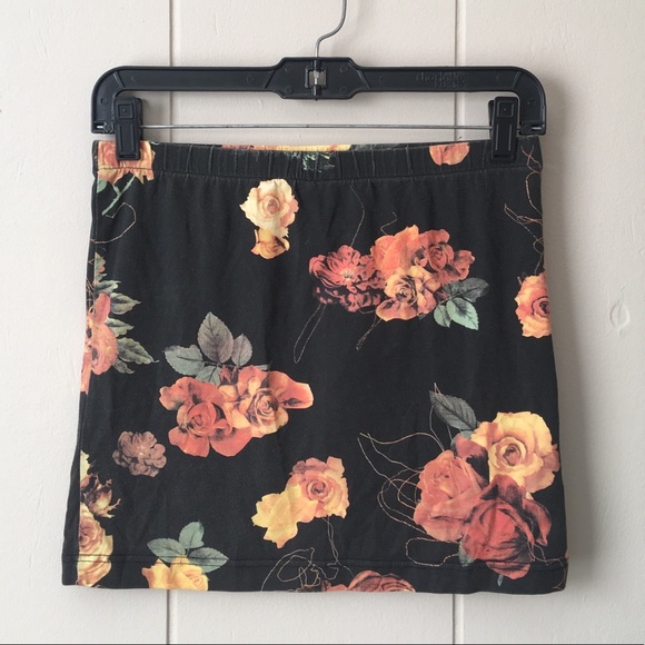 SALE!🌞Vintage style UO Insight Floral Mini Skirt - Picture 1 of 7